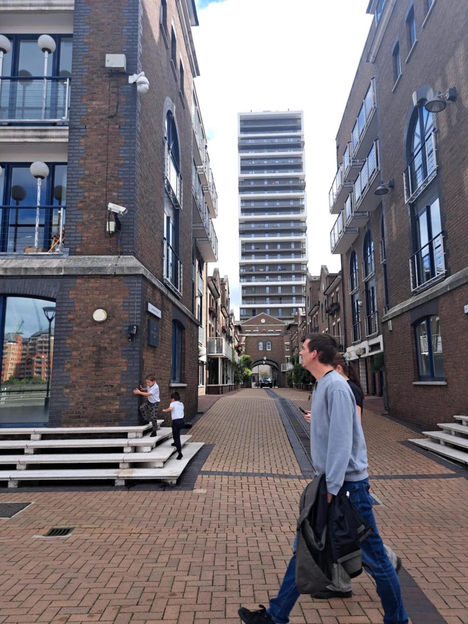 Charming Three Bedroom By The Thames Apartment *
