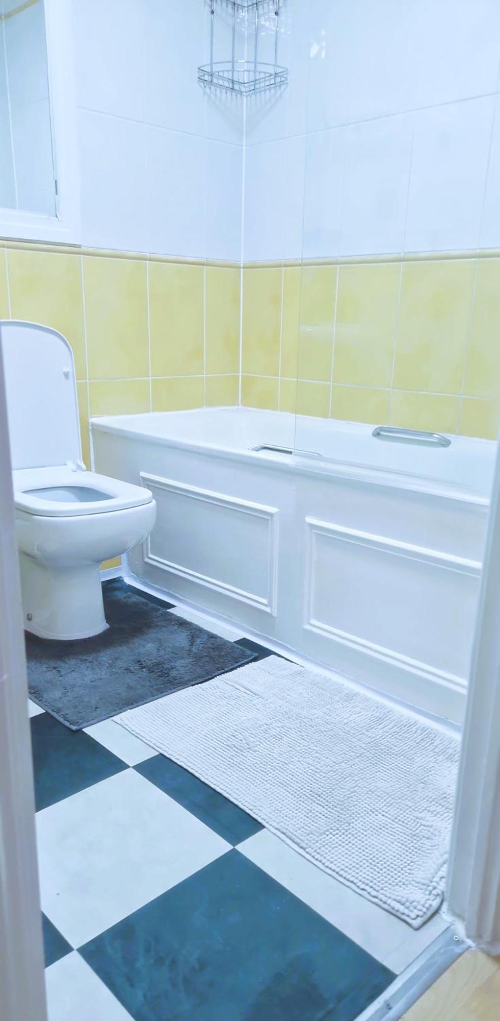 Charming Three Bedroom By The Thames * London