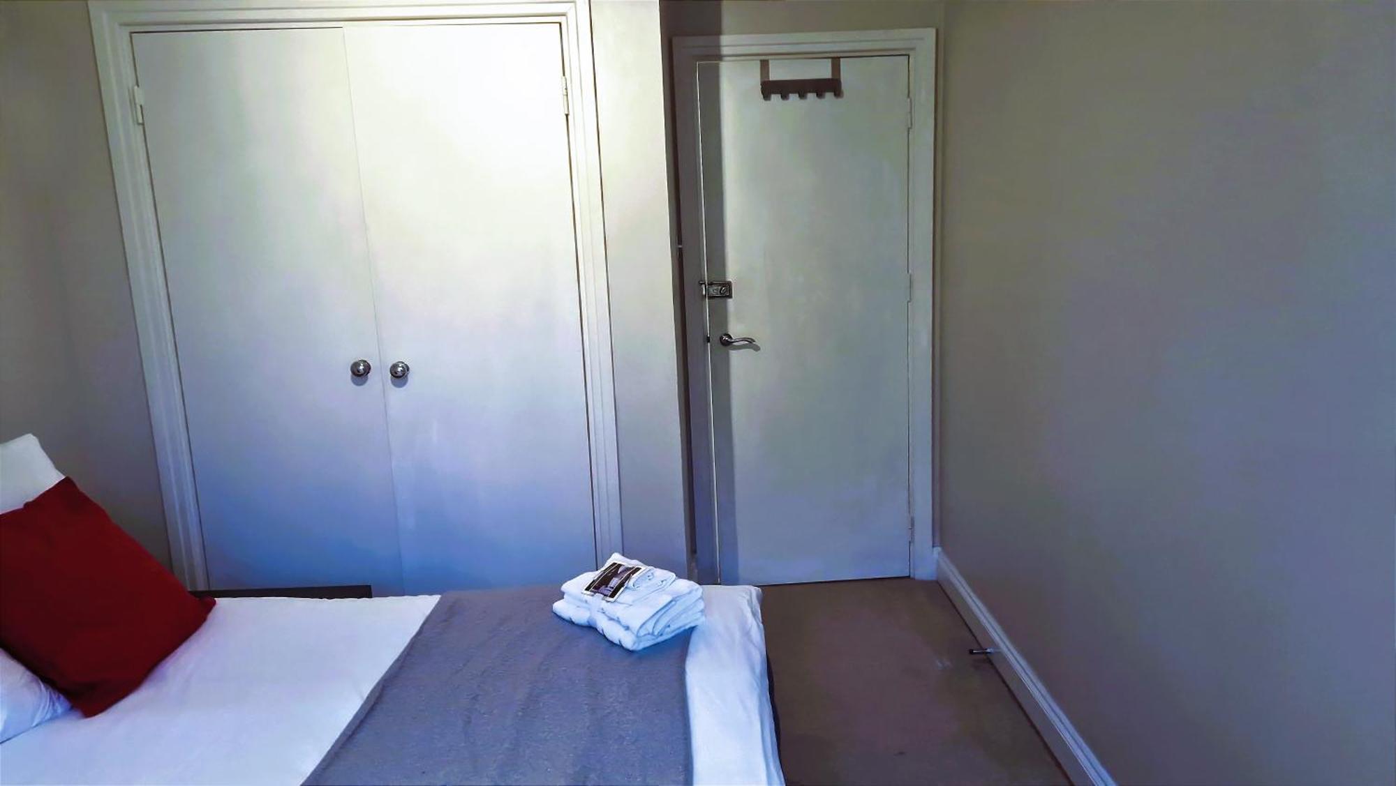 Charming Three Bedroom By The Thames Apartment London